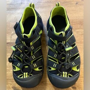 Keen Black and Green Kids Waterproof Sandals Size 5